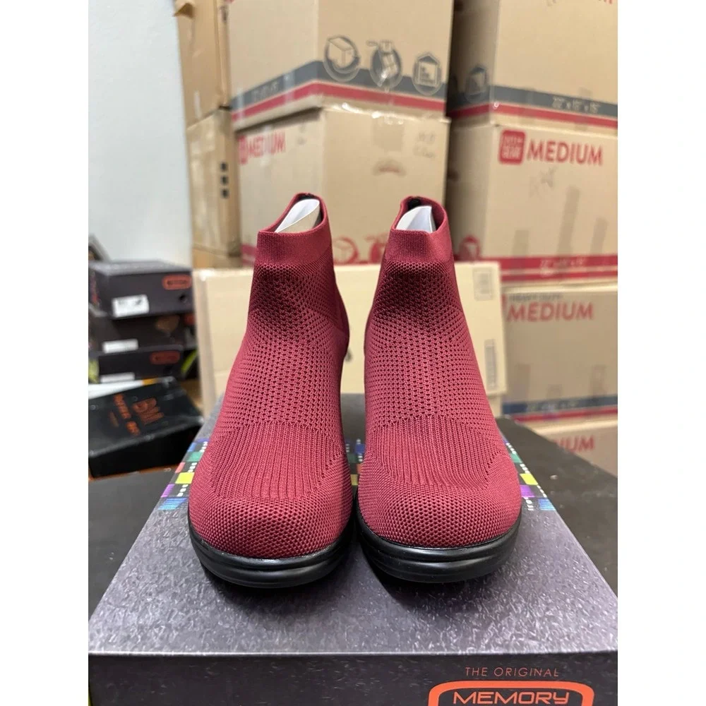 Bernie Mev Doll Burgundy Knit Ankle Boots Block Heel Womens Size 7.5-8 NEW
